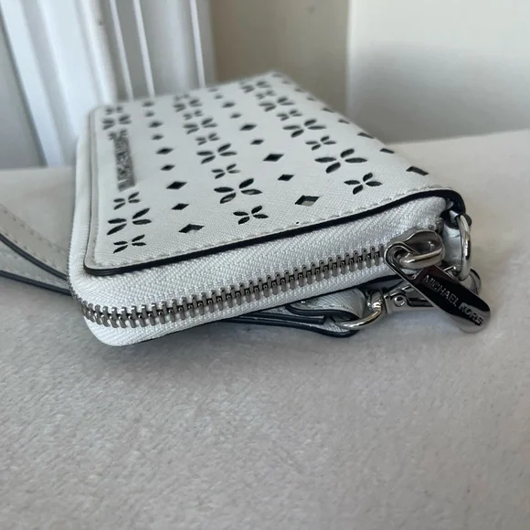 Michael Kors White and Sliver Cut-Out Wallet EUC - Picture 5 of 7